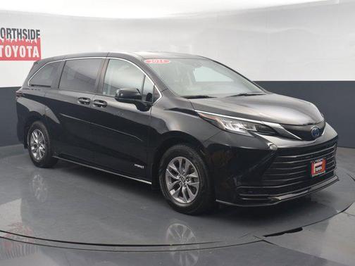 2021 Toyota Sienna LE