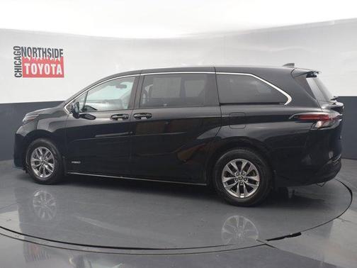 2021 Toyota Sienna LE