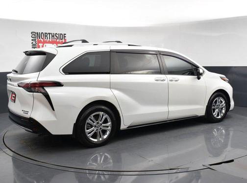Pearl 2022 Toyota Sienna Platinum