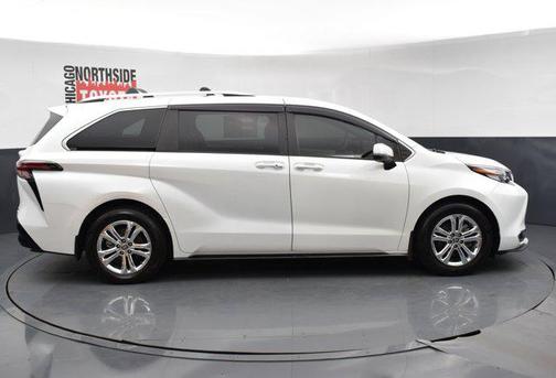 Pearl 2022 Toyota Sienna Platinum