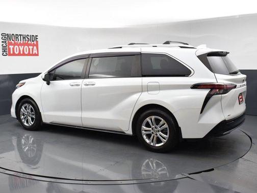 Pearl 2022 Toyota Sienna Platinum