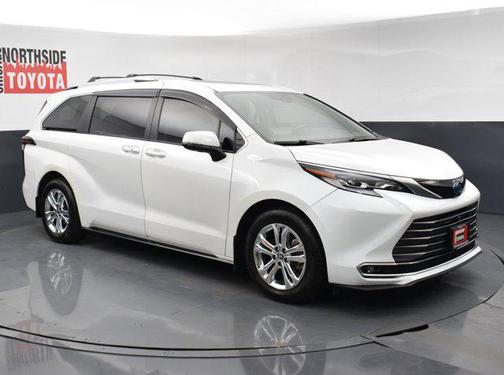 Pearl 2022 Toyota Sienna Platinum