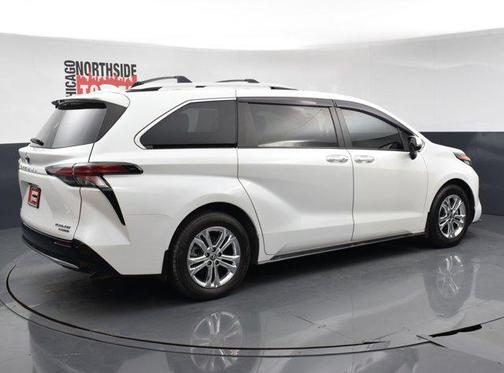 Pearl 2022 Toyota Sienna Platinum