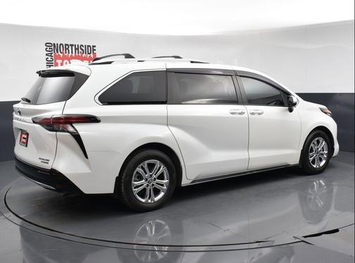 Wind Chill Pearl 2022 Toyota Sienna Platinum