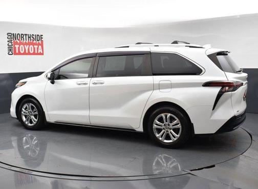 Pearl 2022 Toyota Sienna Platinum