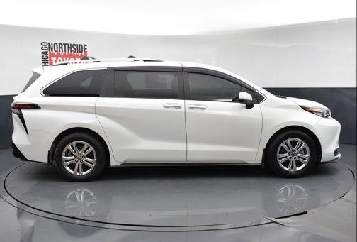 Wind Chill Pearl 2022 Toyota Sienna Platinum