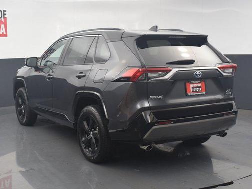 2021 Toyota RAV4 Hybrid SE