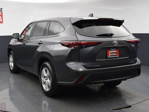 Magnetic Gray Metallic 2024 Toyota Highlander LE