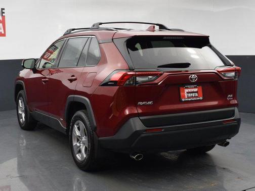 Pearl 2025 Toyota RAV4 Hybrid XLE