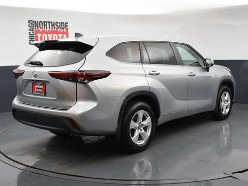 Celestial Silver Metallic 2024 Toyota Highlander LE