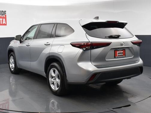 Celestial Silver Metallic 2024 Toyota Highlander LE