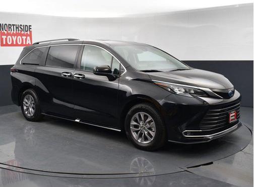 2024 Toyota Sienna XLE