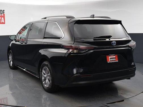2024 Toyota Sienna XLE
