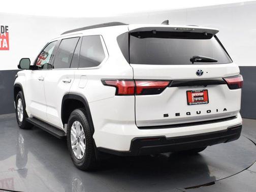 2023 Toyota Sequoia SR5