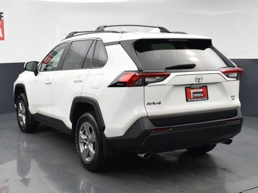 Ice Cap 2024 Toyota RAV4 XLE