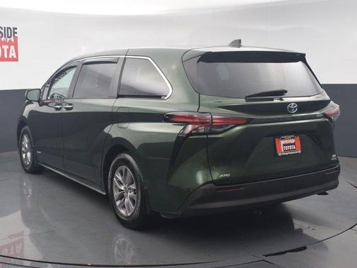 2021 Toyota Sienna XLE 7 Passenger