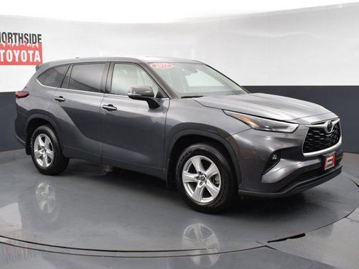2022 Toyota Highlander LE