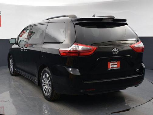 2020 Toyota Sienna XLE