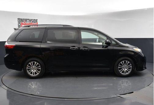 2020 Toyota Sienna XLE
