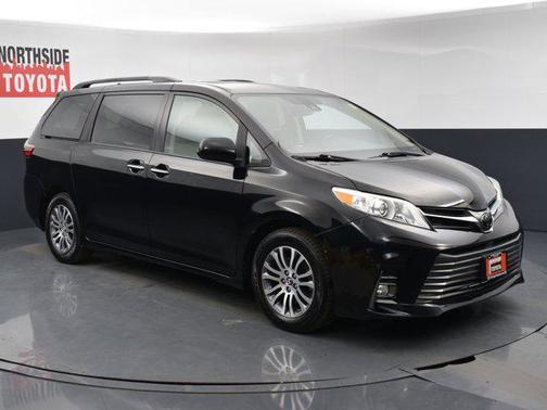 2020 Toyota Sienna XLE