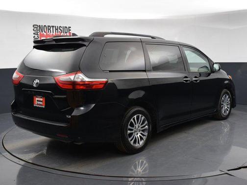 2020 Toyota Sienna XLE
