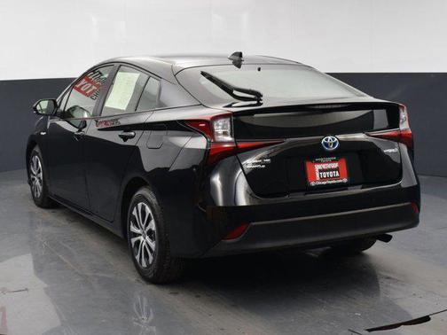 2021 Toyota Prius LE