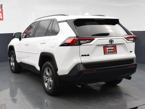 Ice Cap 2024 Toyota RAV4 XLE