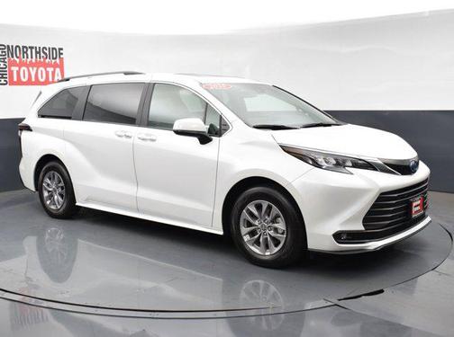 2025 Toyota Sienna XLE