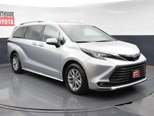 2025 Toyota Sienna XLE