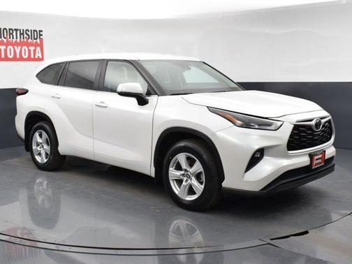 2024 Toyota Highlander LE