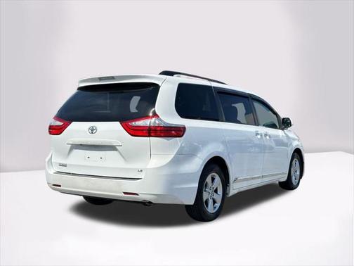 2017 Toyota Sienna LE