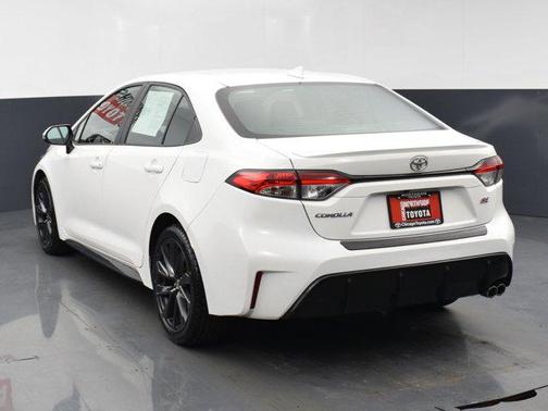 Ice Cap 2023 Toyota Corolla SE