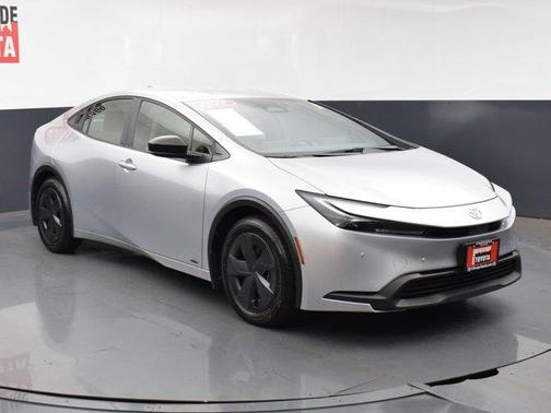 2025 Toyota Prius LE