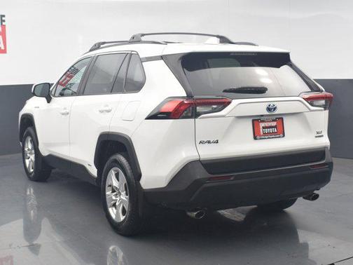 2021 Toyota RAV4 Hybrid XLE