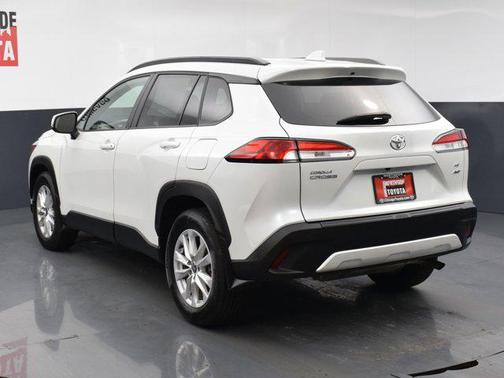 Wind Chill Pearl 2023 Toyota Corolla Cross LE