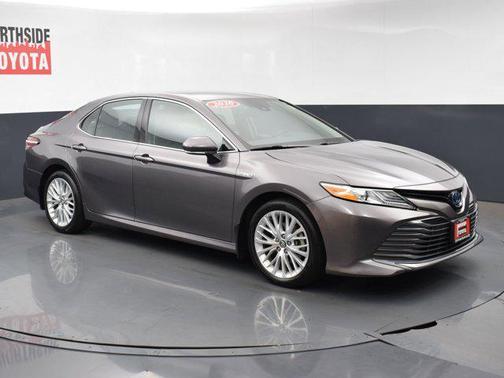 2020 Toyota Camry Hybrid XLE