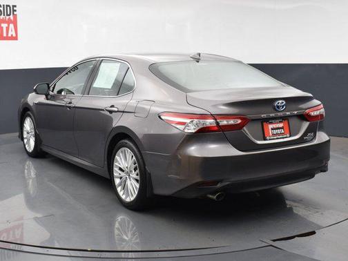 2020 Toyota Camry Hybrid XLE