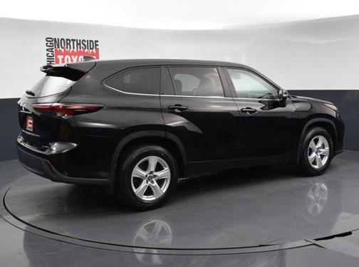 Midnight Black Metallic 2024 Toyota Highlander LE