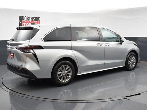2024 Toyota Sienna LE