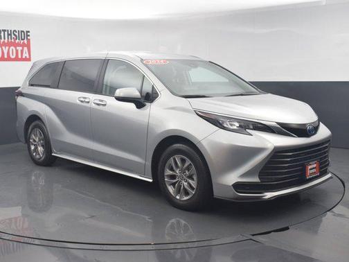 2024 Toyota Sienna LE