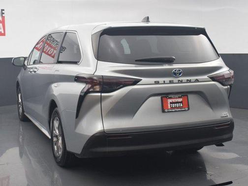 2024 Toyota Sienna LE