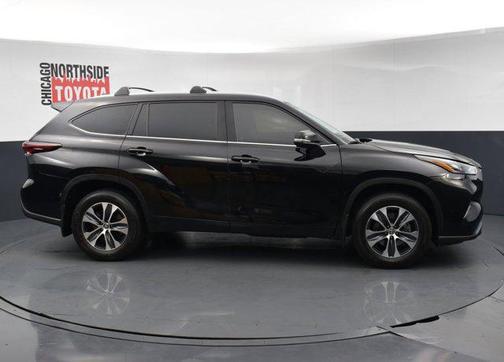 Midnight Black Metallic 2026 Toyota Highlander XLE