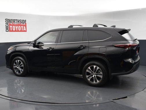 Midnight Black Metallic 2026 Toyota Highlander XLE