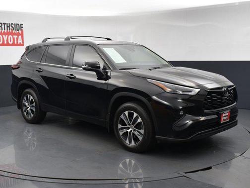 Midnight Black Metallic 2026 Toyota Highlander XLE