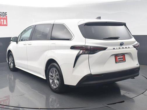 2024 Toyota Sienna LE
