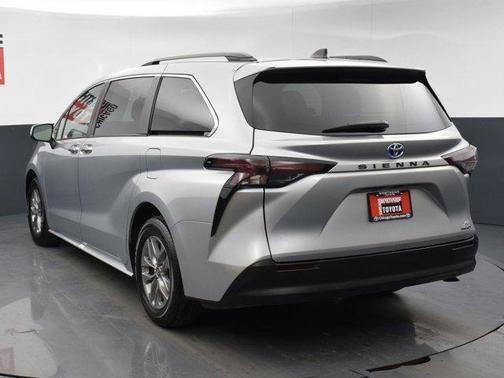 2024 Toyota Sienna XLE