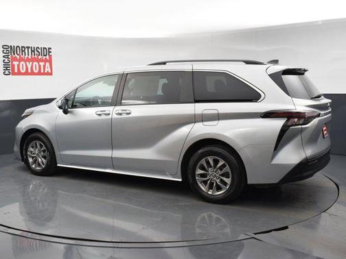 2024 Toyota Sienna XLE