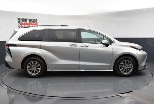 2024 Toyota Sienna XLE