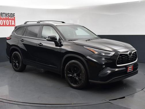 Midnight Black Metallic 2023 Toyota Highlander XLE