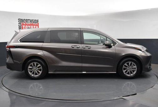 2022 Toyota Sienna XLE